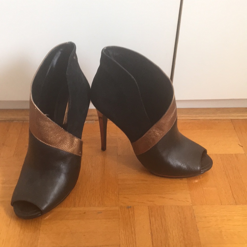 BCBGMAXAZIA heels 39